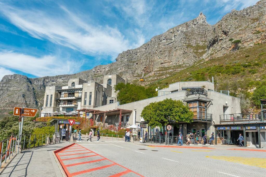 Business Hub,trendy,secure Living In Heritage Area