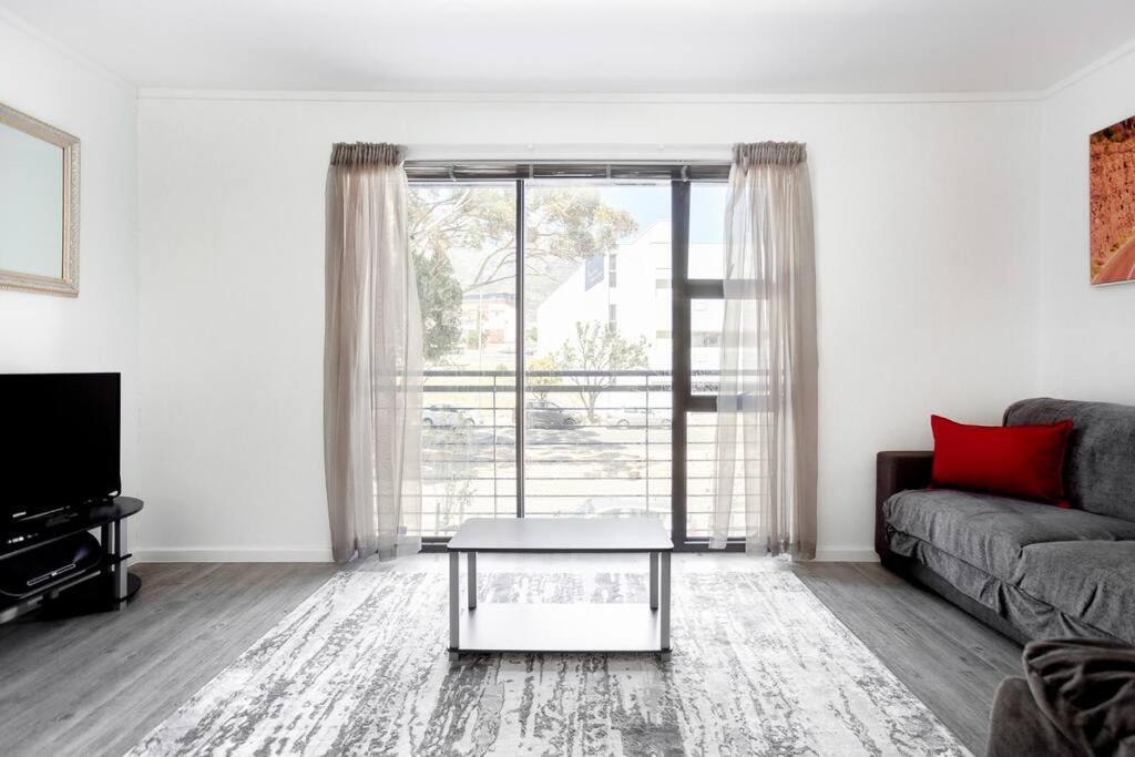 Business Hub,trendy,secure Living In Heritage Area Apartment *