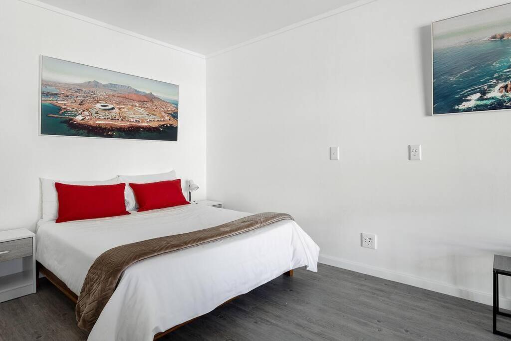 Business Hub,trendy,secure Living In Heritage Area *