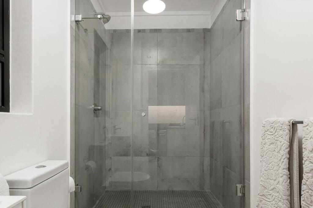 Business Hub,trendy,secure Living In Heritage Area Apartment